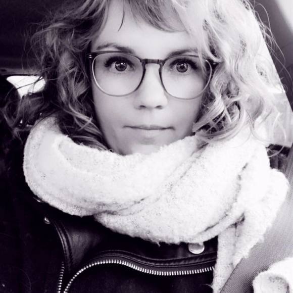 Meet your Posher, Julie - Picture 1 of 1